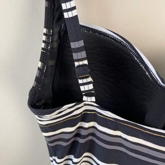 bond-eye Australia Slimming Ruched Striped One Piece Swimsuit US 4 black white - Picture 3 of 8